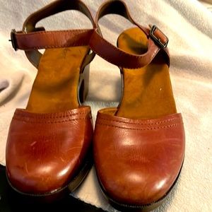 Easy spirit shoes in 9.5 Med. Leather upper.